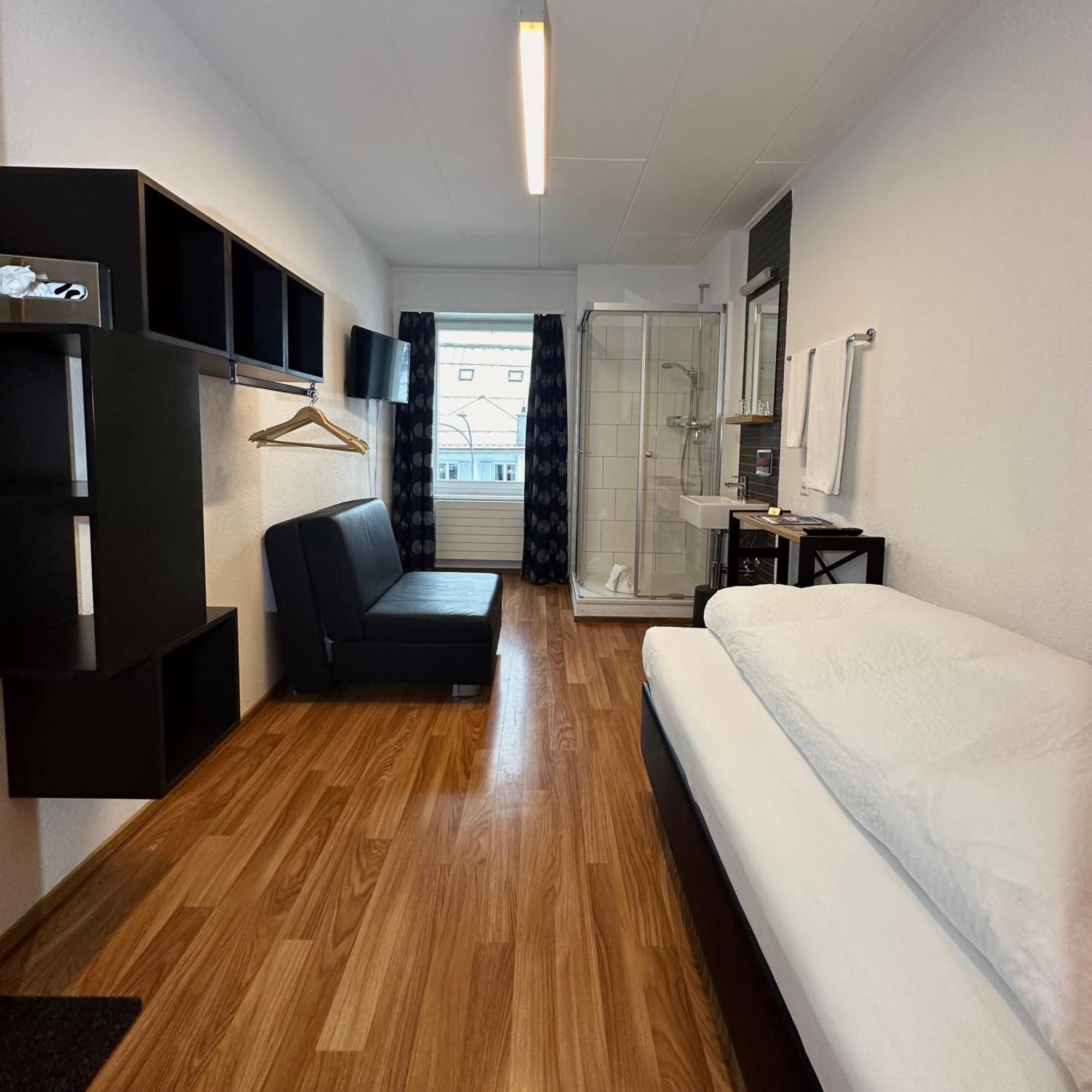Hotel Raetia Ilanz/Glion Bagian luar foto