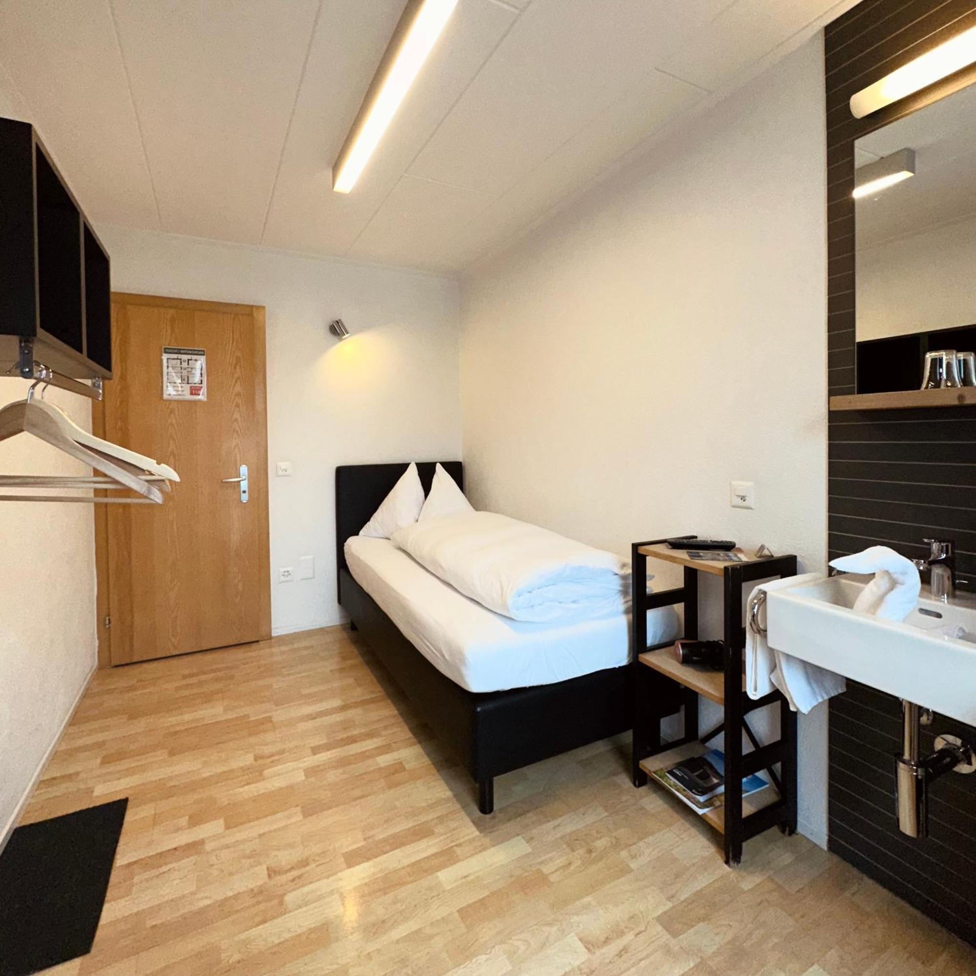 Hotel Raetia Ilanz/Glion Bagian luar foto