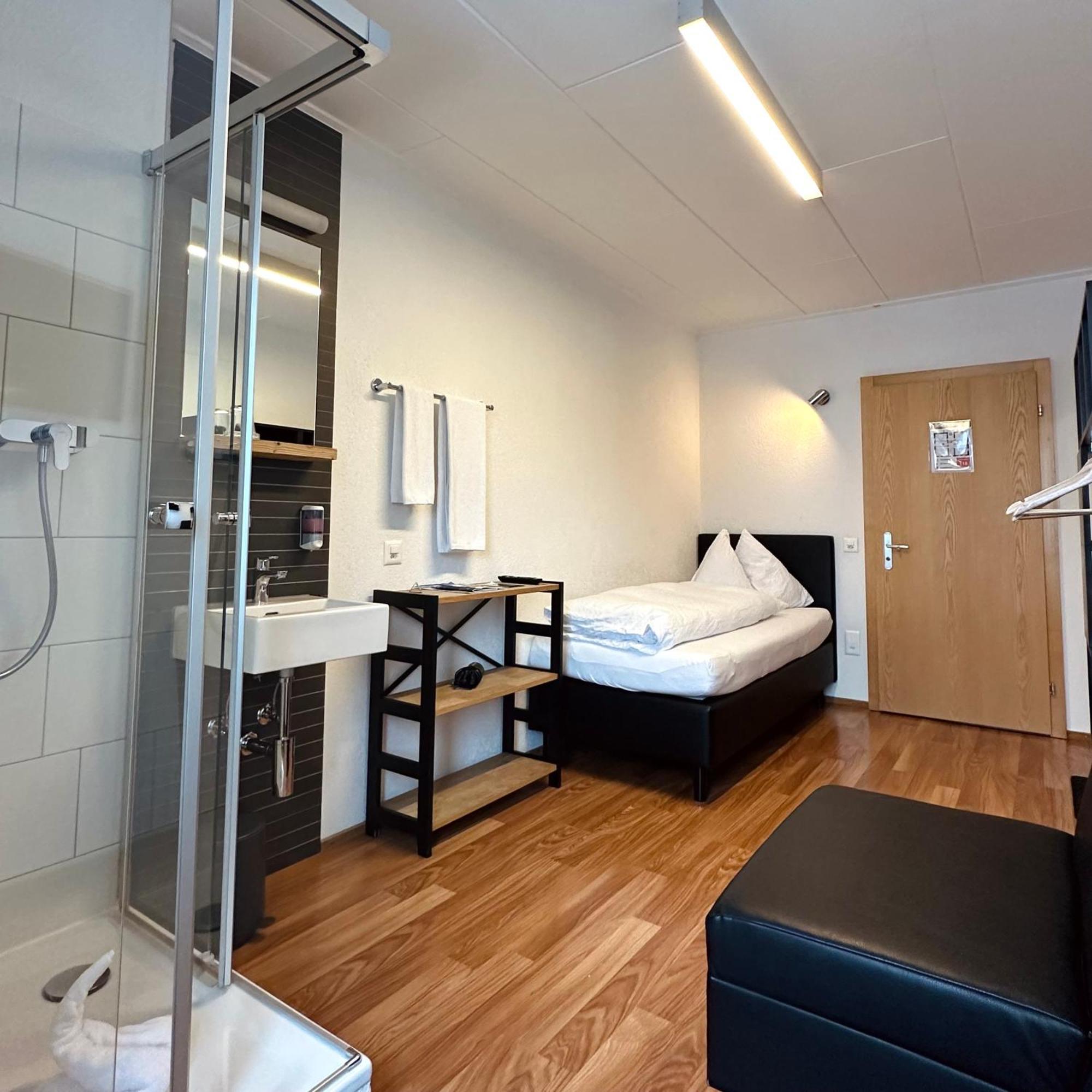 Hotel Raetia Ilanz/Glion Bagian luar foto