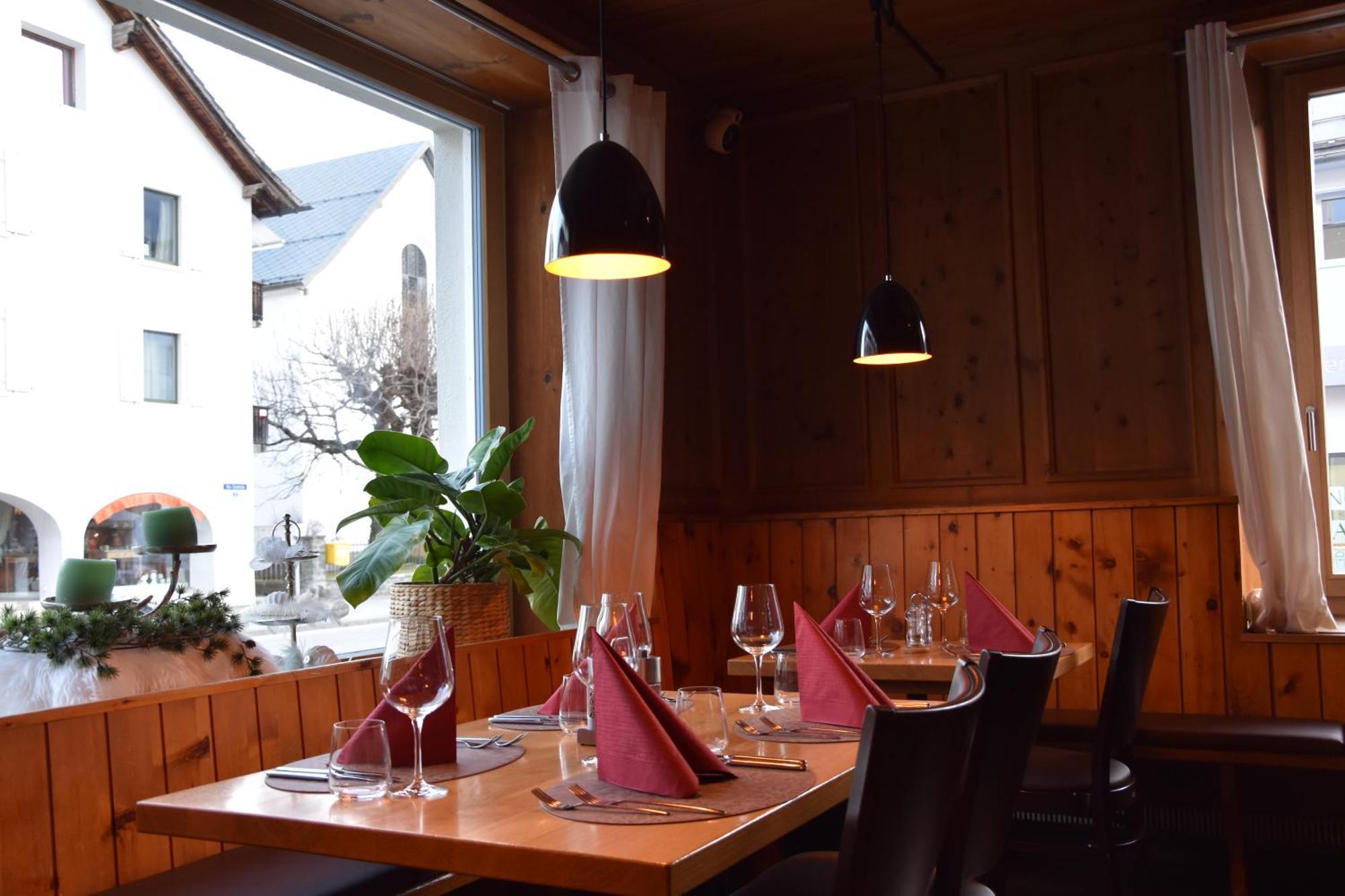 Hotel Raetia Ilanz/Glion Bagian luar foto